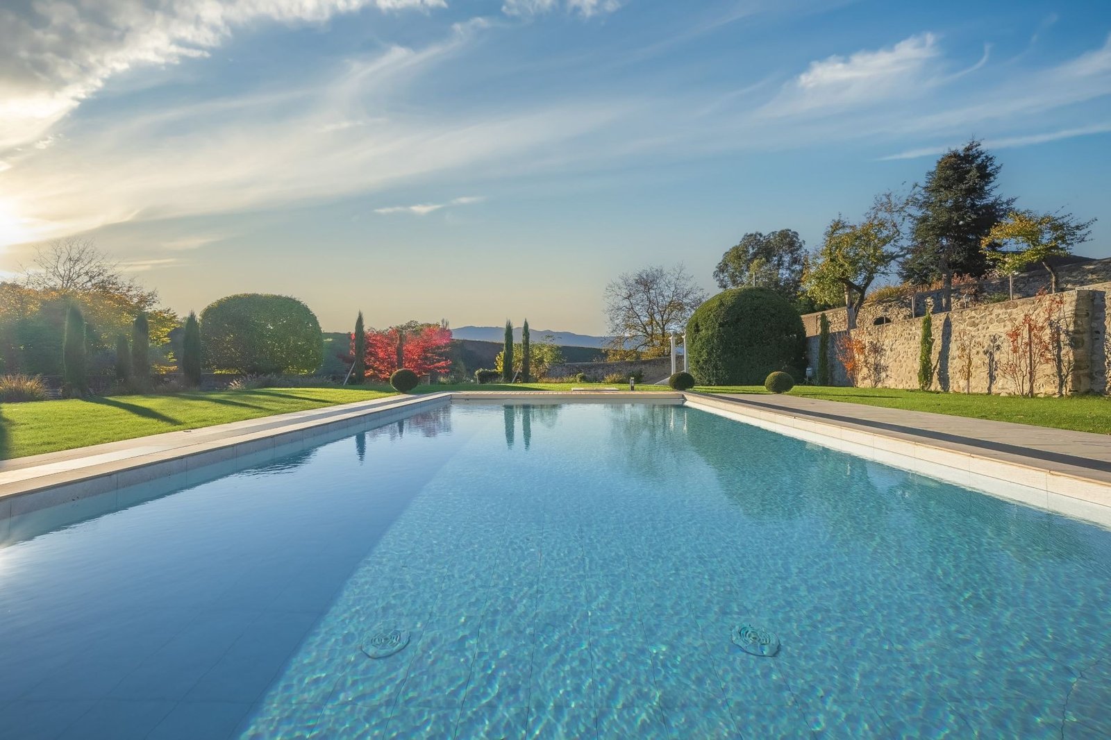 Piscine chauffée face au Salève — villa de luxe en Haute-Savoie à louer